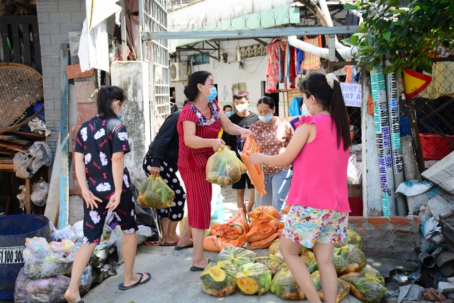 Chùa Hoằng Pháp: Tiếp tục hỗ trợ người dân khó khăn trong đại dịch Covid (đợt 8)